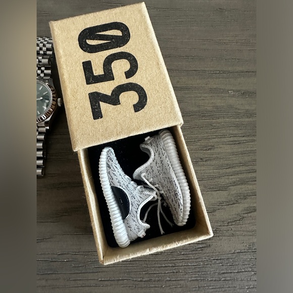 Yeezy Boost 350 Miniature Collectors Figurine Gray Black White Zebras - Picture 2 of 6